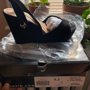 Torrid black twist platform wedge size 9.5WW